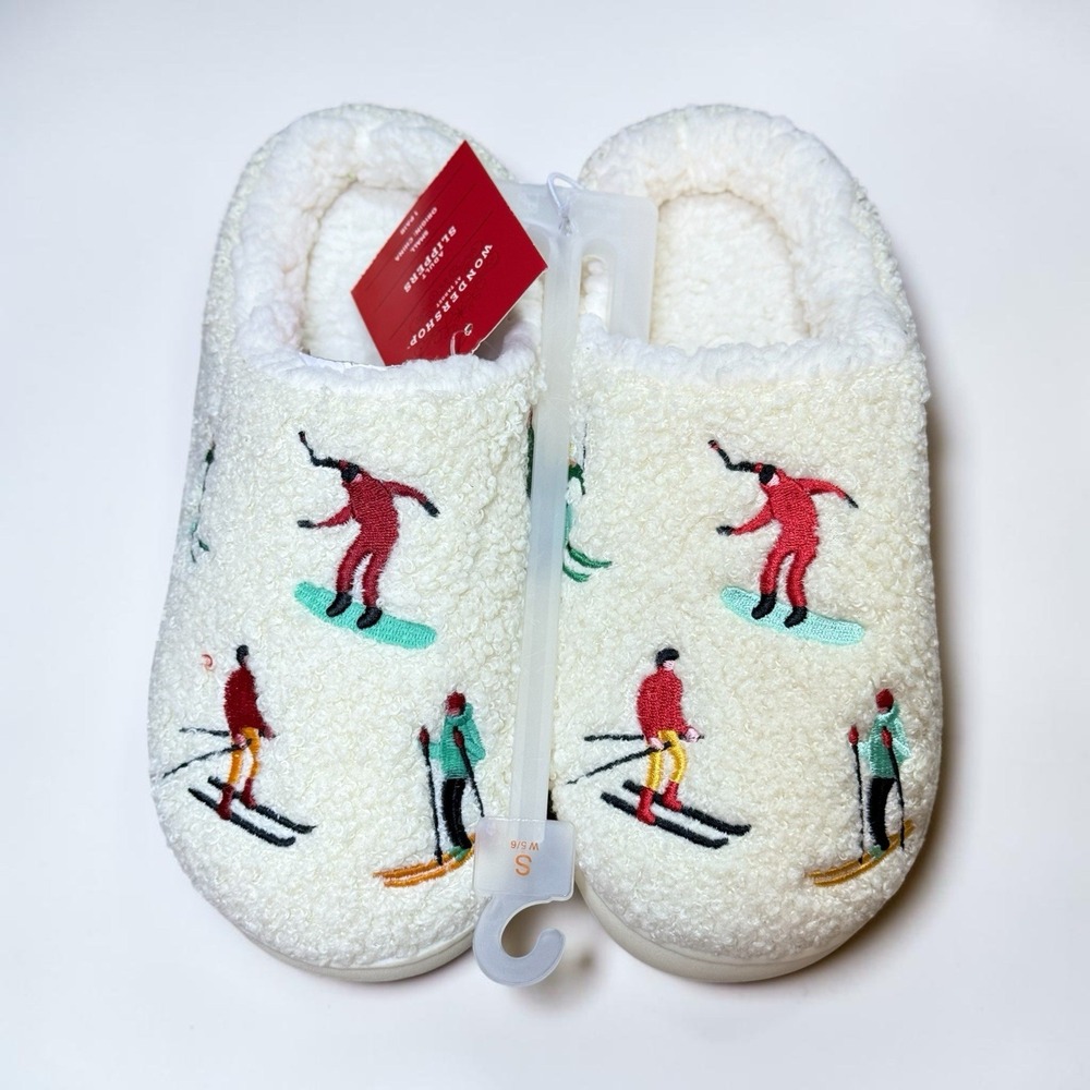 Wondershop Womens S White Sherpa Slippers Ski Snowboard Embroidered Target NWT